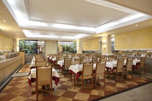 Breakfast, lunch and dinner served - Majestic Rio Palace Hotel (Rio de Janeiro)