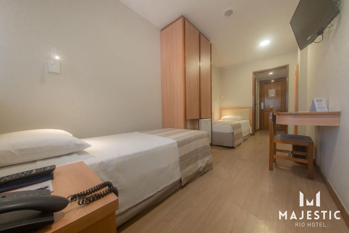 迷你吧、房內夾萬、手提電腦工作空間、遮光窗簾/窗簾