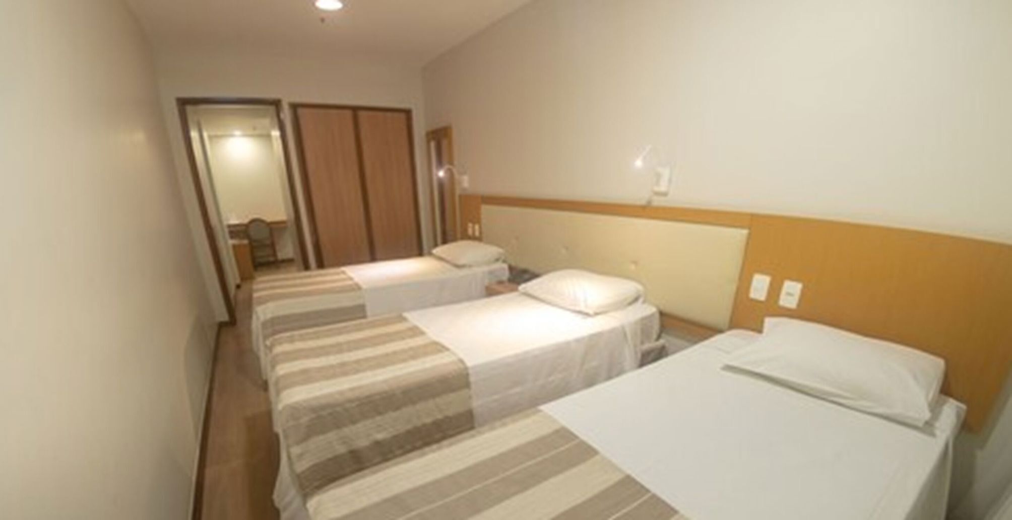 Minibar, in-room safe, laptop workspace, blackout curtains