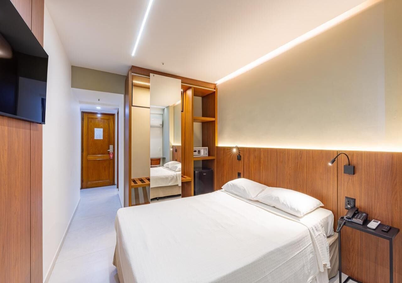 Minibar, in-room safe, laptop workspace, blackout drapes