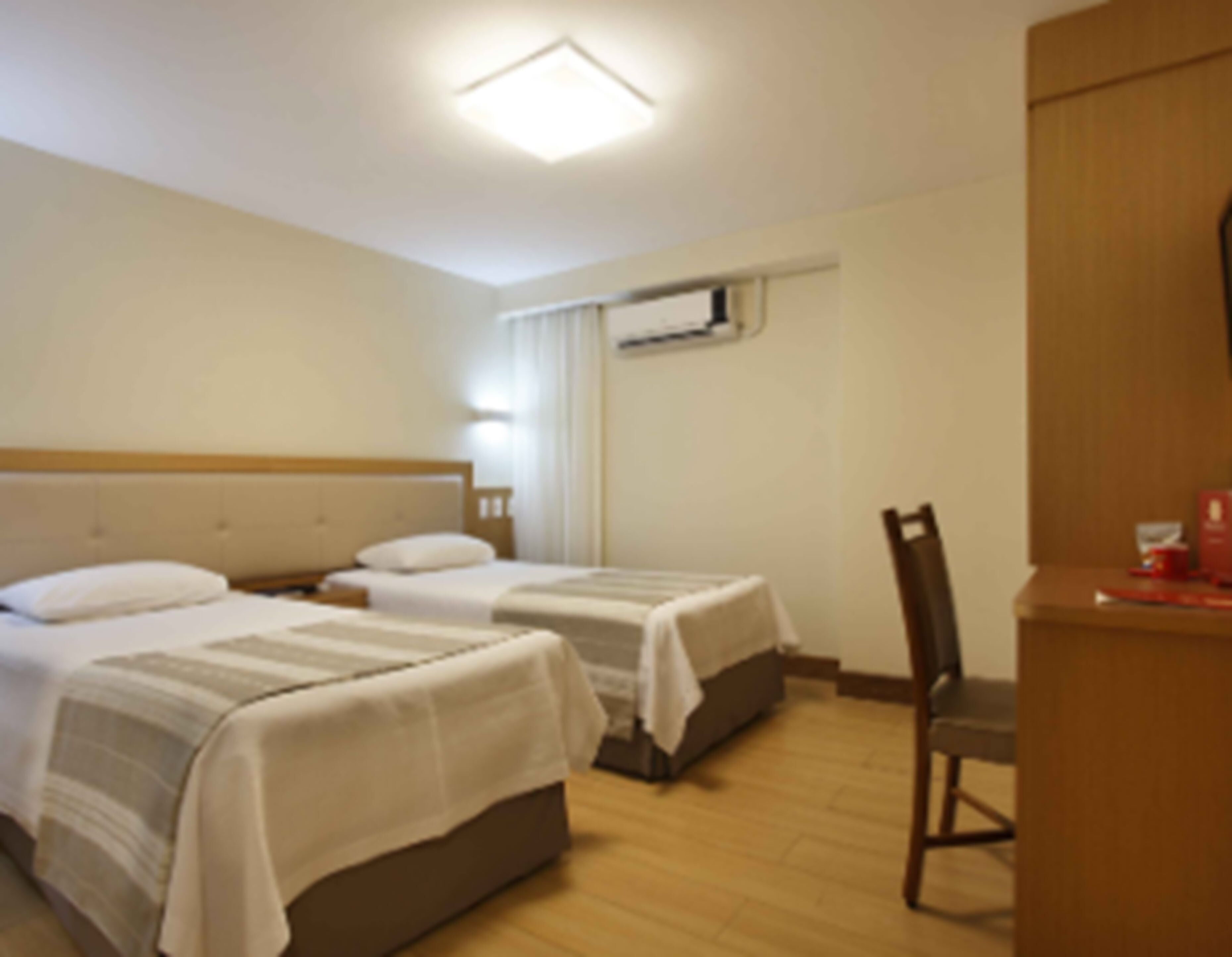 Minibar, in-room safe, laptop workspace, blackout curtains