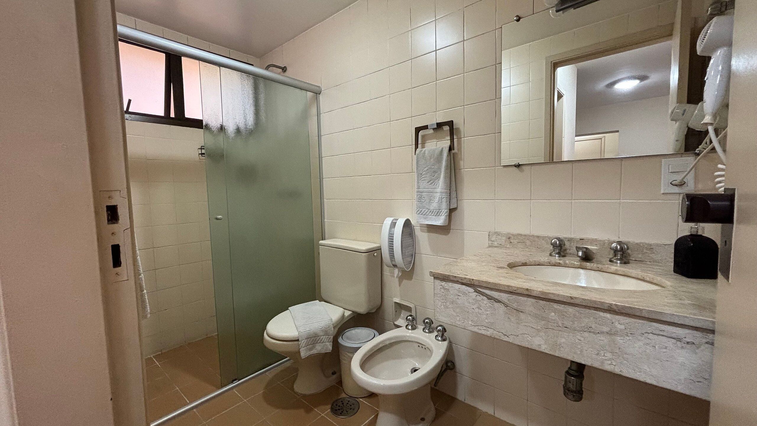 Basic Apartment | Bathroom | Shower, free toiletries, hair dryer, towels