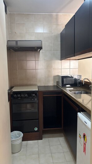 Basic Apartment | Private kitchen - London Class Hotels (São Paulo)