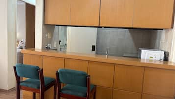 Basic Apartment | Dining