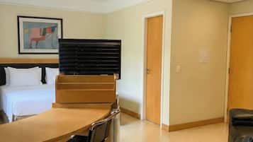 Double Room | Minibar, in-room safe, desk, soundproofing