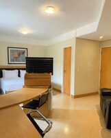 Quarto casal | Frigobar, cofres nos quartos, escrivaninha, quartos à prova de som