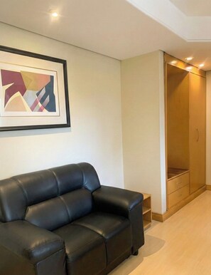 Minibar, coffres-forts dans les chambres, bureau, chambres insonorisées