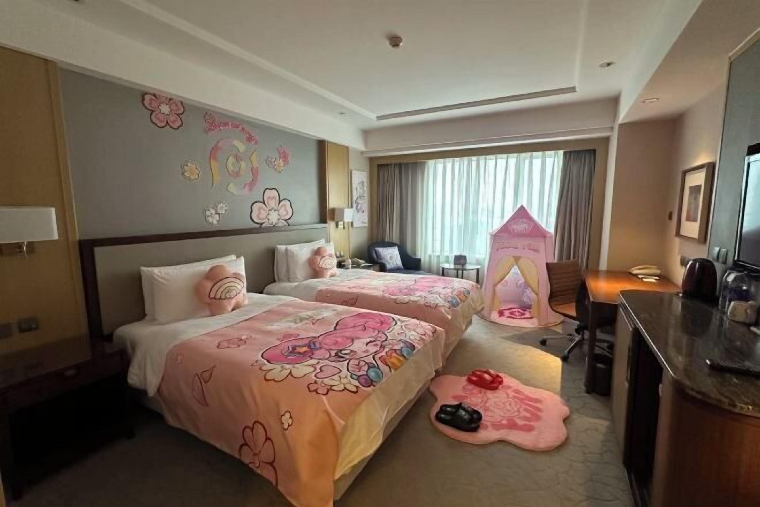 Minibar, in-room safe, desk, laptop workspace