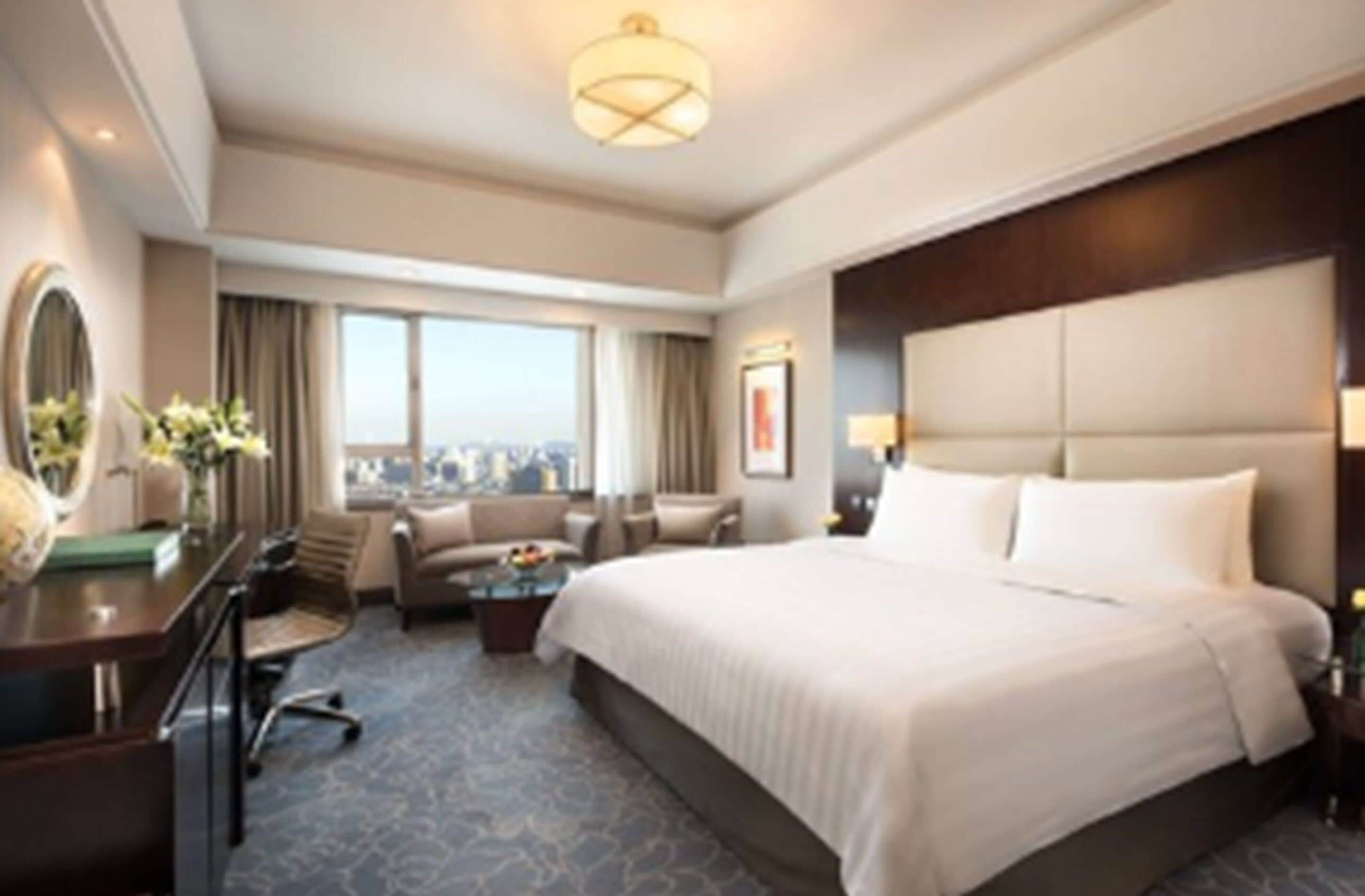 Superior Room, 1 King Bed | Minibar, in-room safe, desk, laptop workspace