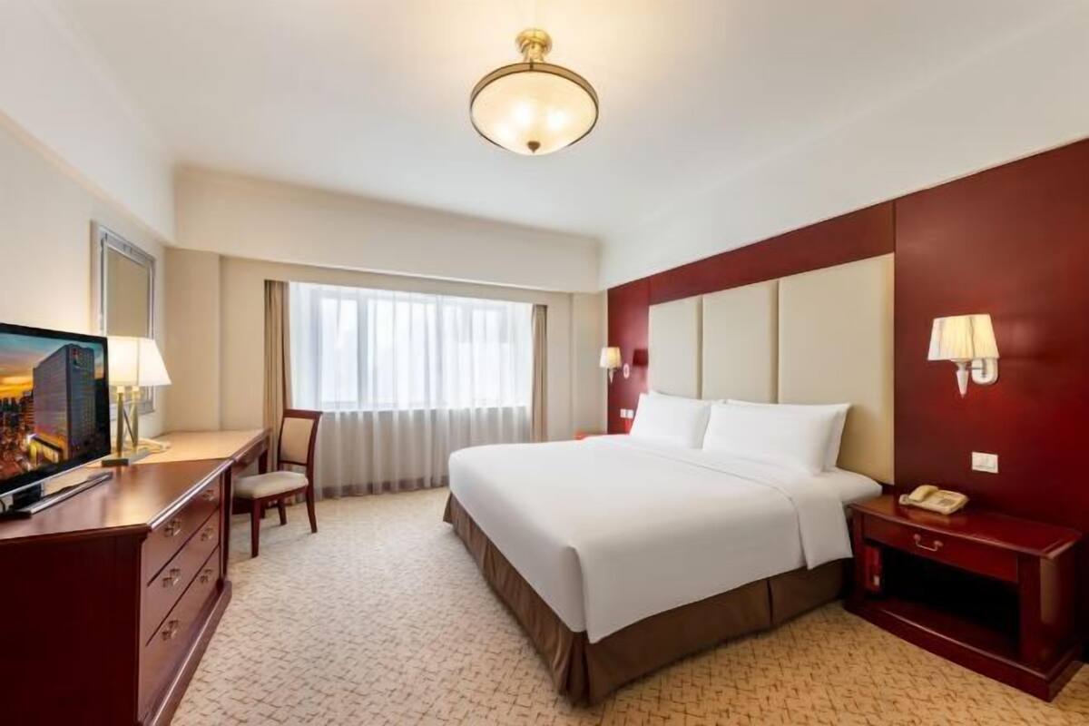 1 bedroom, premium bedding, down comforters, pillowtop beds
