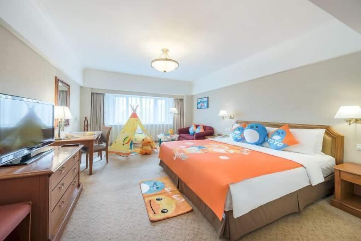 1 bedroom, premium bedding, down comforters, pillowtop beds