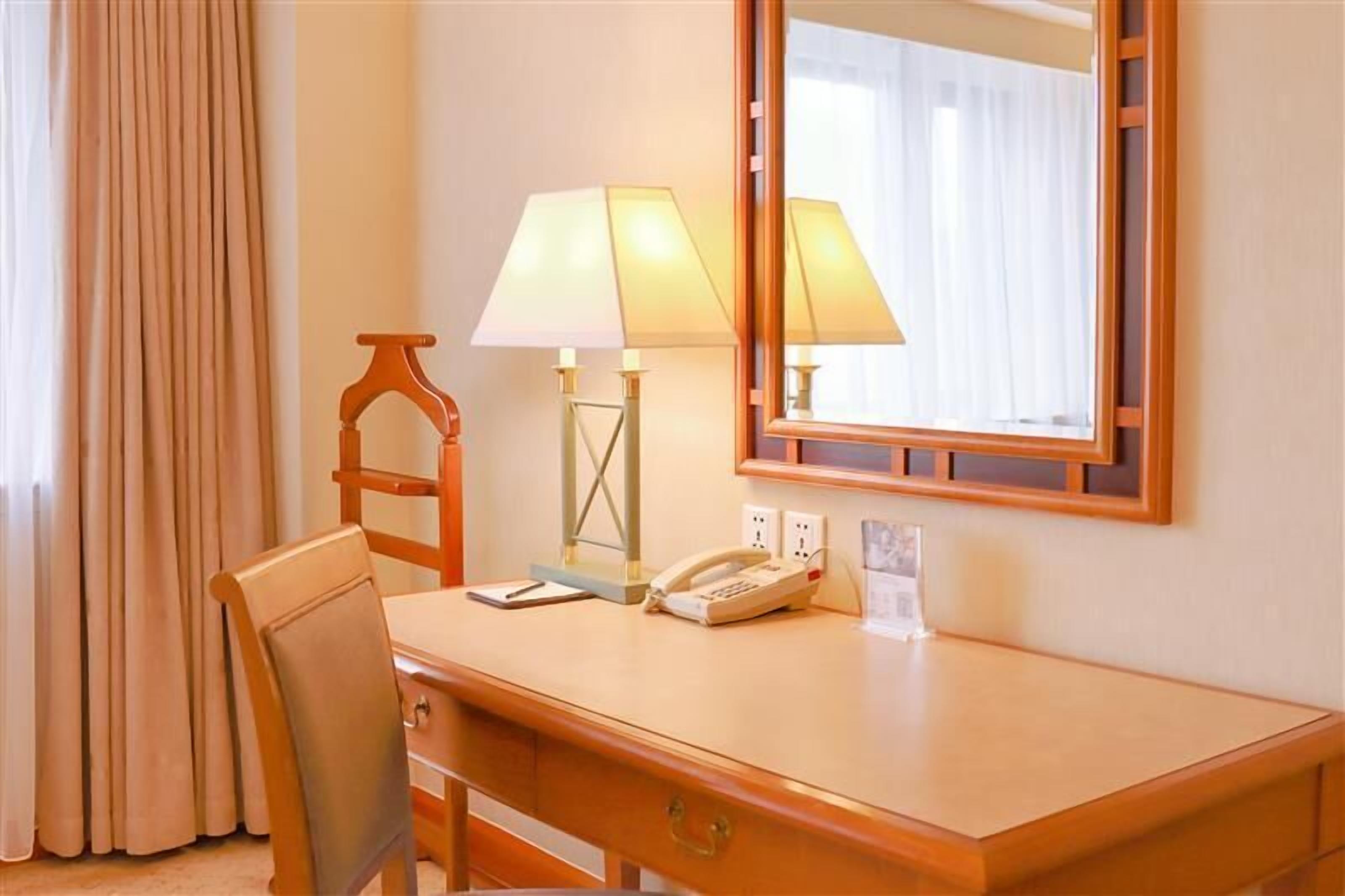 deluxe room | 1 bedroom, premium bedding, down duvets, pillow-top beds