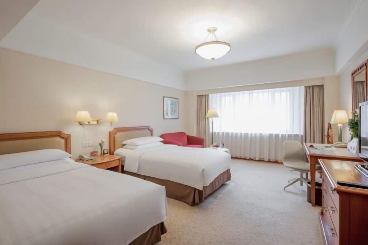 1 bedroom, premium bedding, down comforters, pillowtop beds