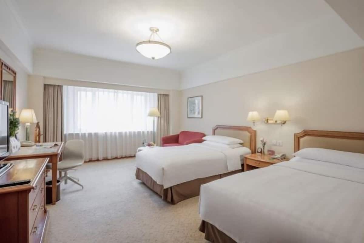 1 bedroom, premium bedding, down comforters, pillowtop beds