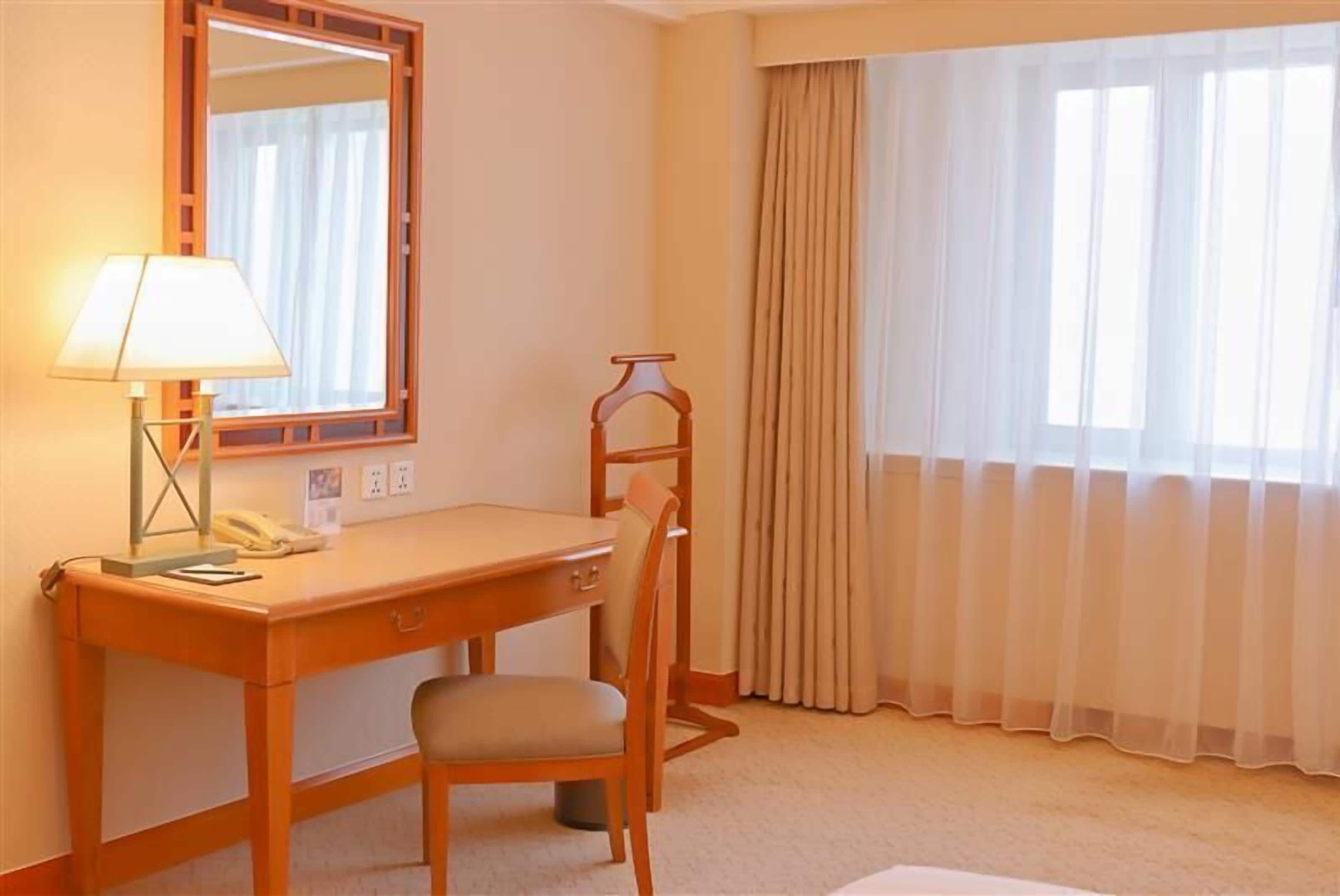 deluxe room | 1 bedroom, premium bedding, down duvets, pillow-top beds