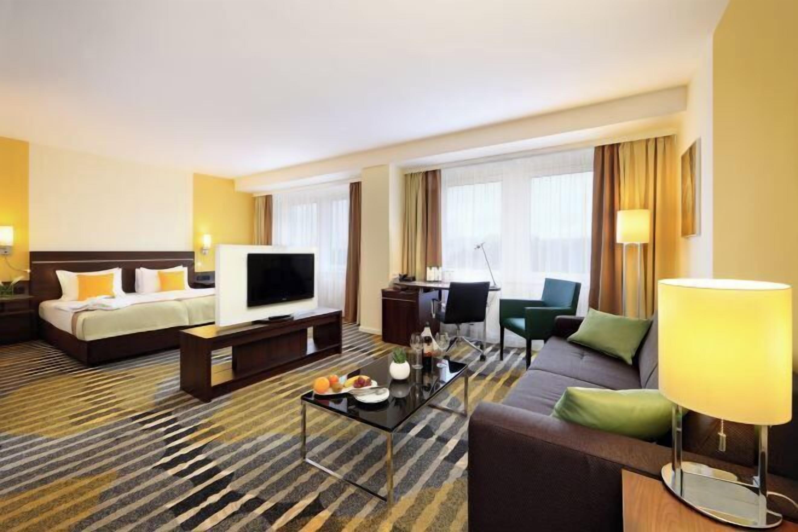 Living area | 127-cm flat-screen TV with satellite channels