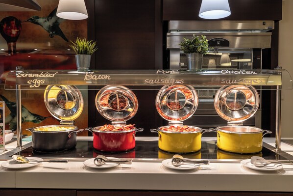 Bữa sáng buffet hàng ngày (400 CZK/mỗi người) 