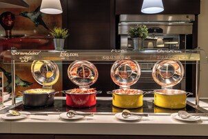 Daily buffet breakfast (CZK 400 per person)