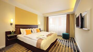 Hypo-allergenic bedding, in-room safe, desk, laptop workspace