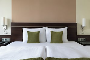 Executive Double Room | Hypo-allergenic bedding, in-room safe, desk, laptop workspace