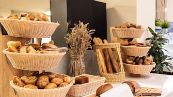 Desayuno buffet diario (CZK 400 por persona)