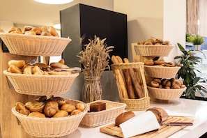 Daily buffet breakfast (CZK 400 per person)