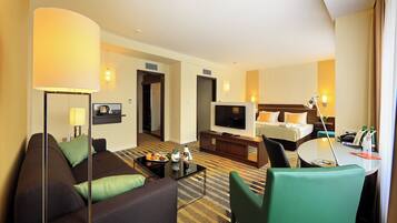 Hypo-allergenic bedding, in-room safe, desk, laptop workspace