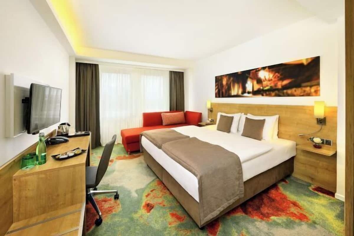 Hypo-allergenic bedding, in-room safe, desk, laptop workspace