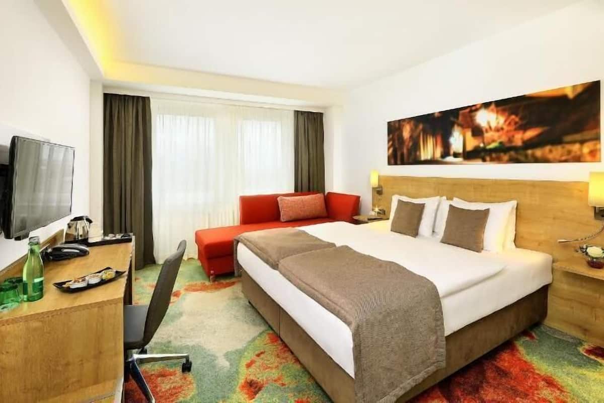 저자극성 침구, 객실 내 금고, 책상, 노트북 작업 공간