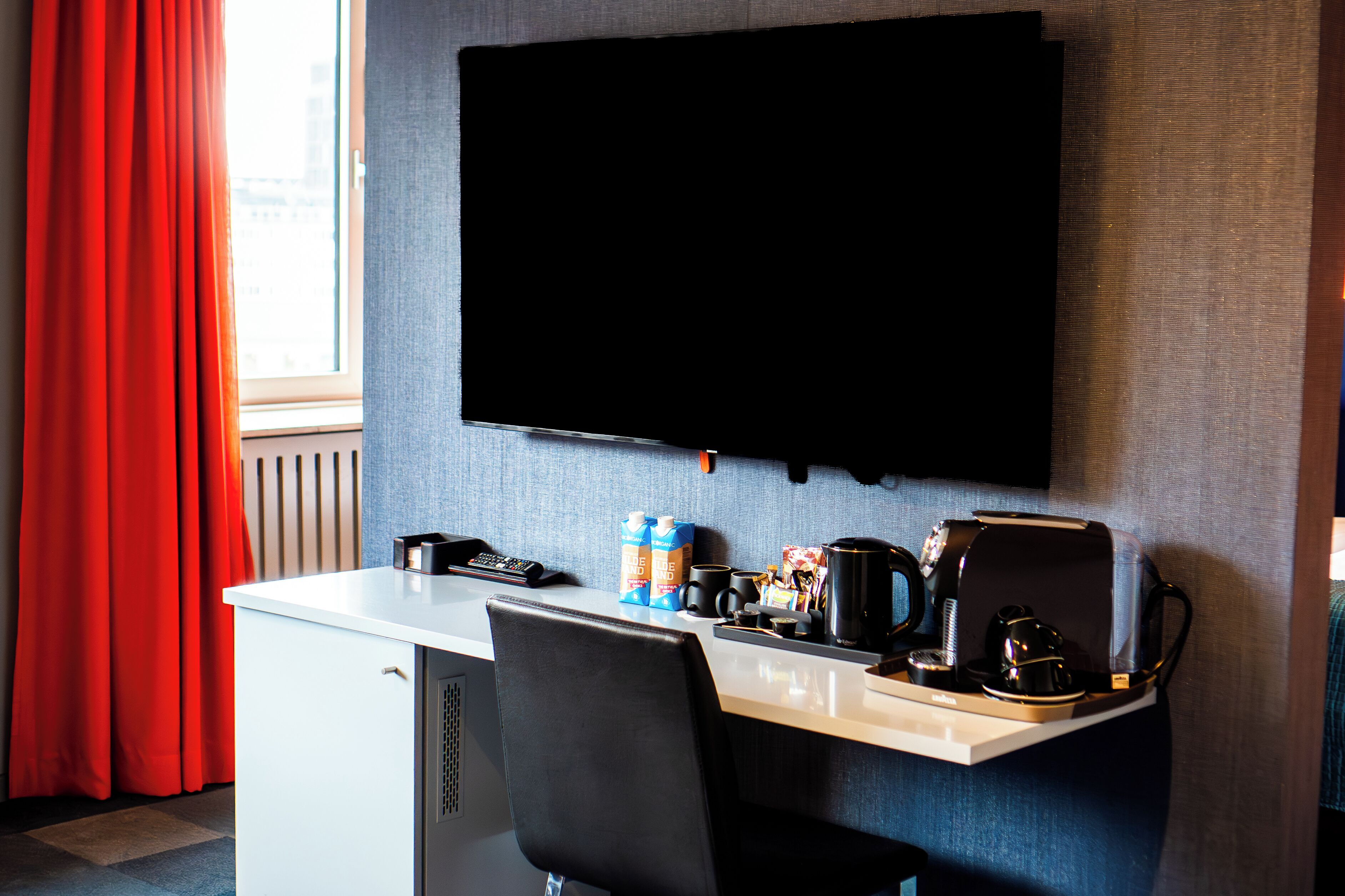 suite | coffee and/or coffee maker