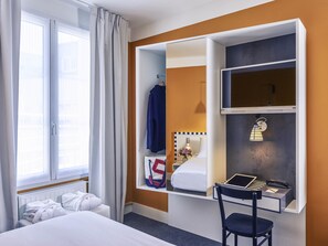 Quarto clássico, 1 cama Queen | Frigobar, cofres nos quartos, escrivaninha, quartos à prova de som