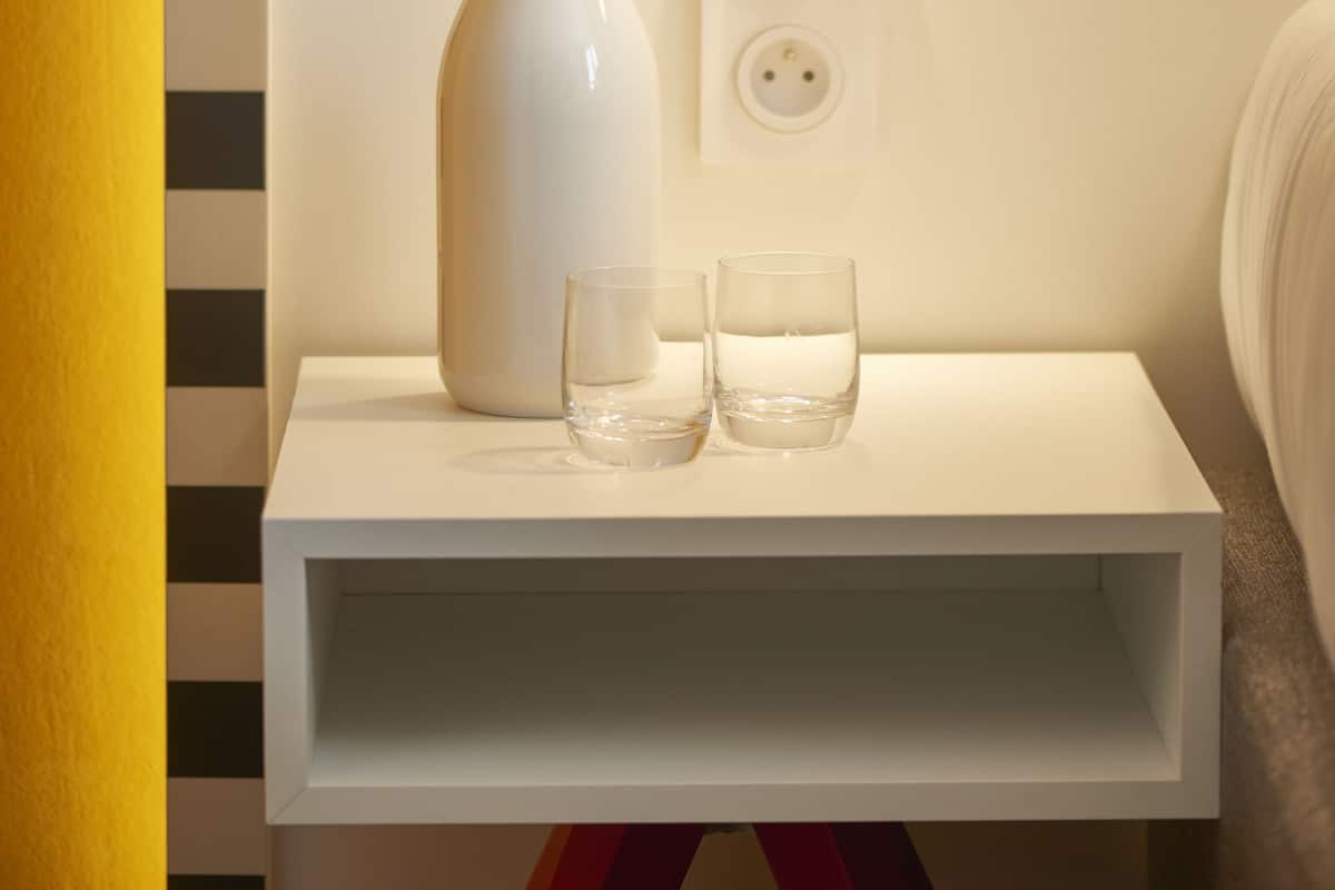 Chambre classique, 1 grand lit | Minibar, coffre-fort, bureau, systĂšme dâinsonorisation