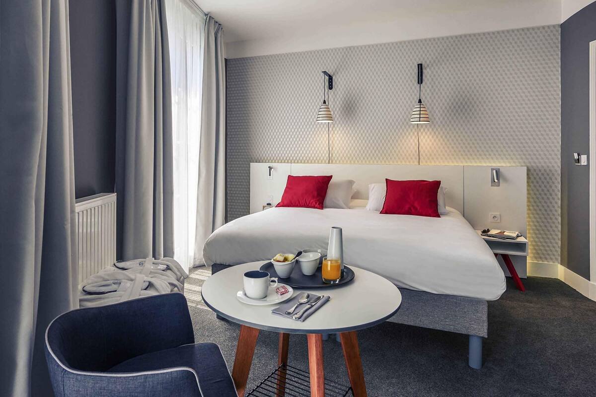 Privilege, Habitación, 1 cama doble | Minibar, caja fuerte, escritorio y sistema de insonorización
