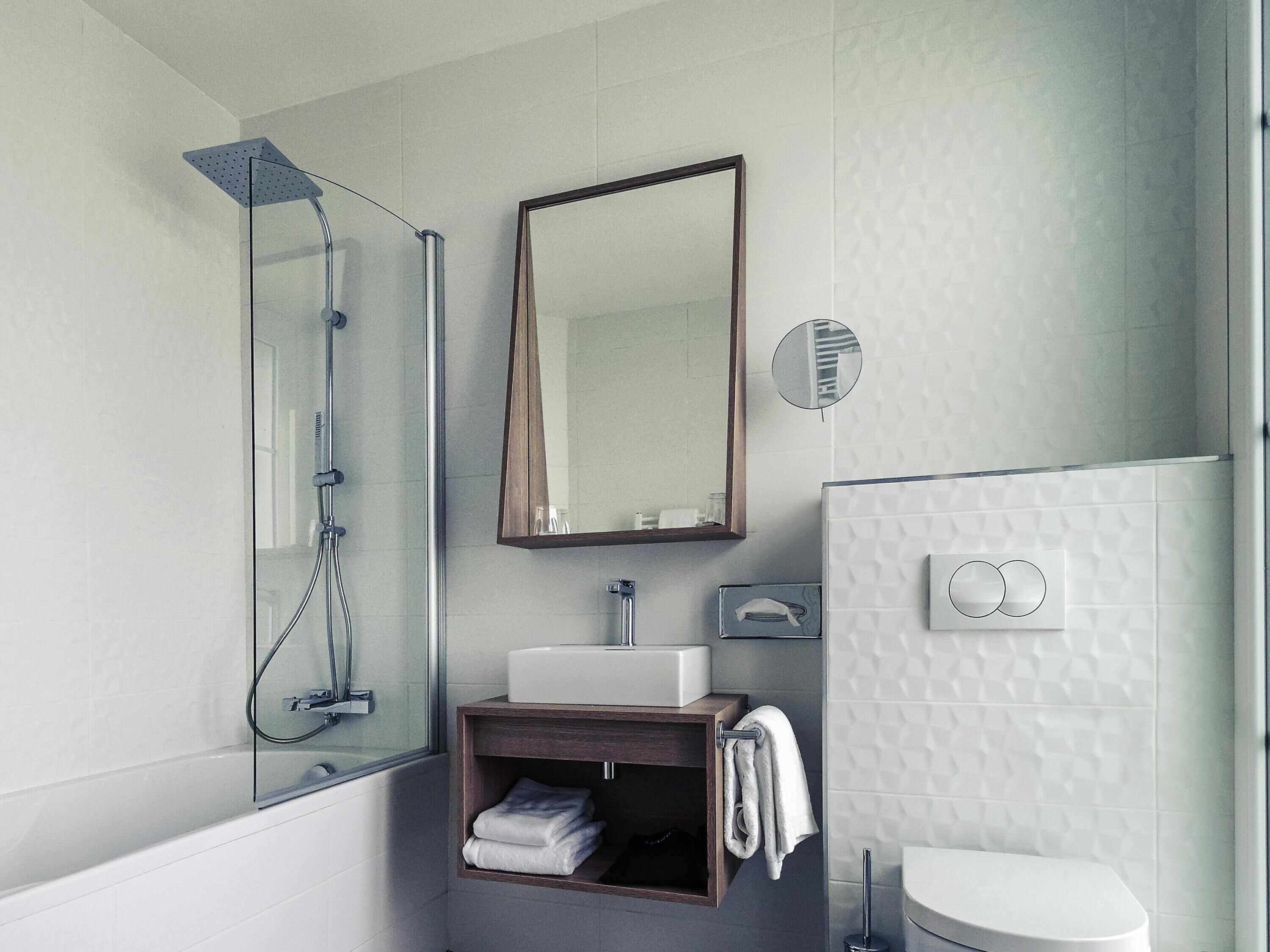 privilege, room, 1 double bed | minibar, in-room safe, desk, soundproofing