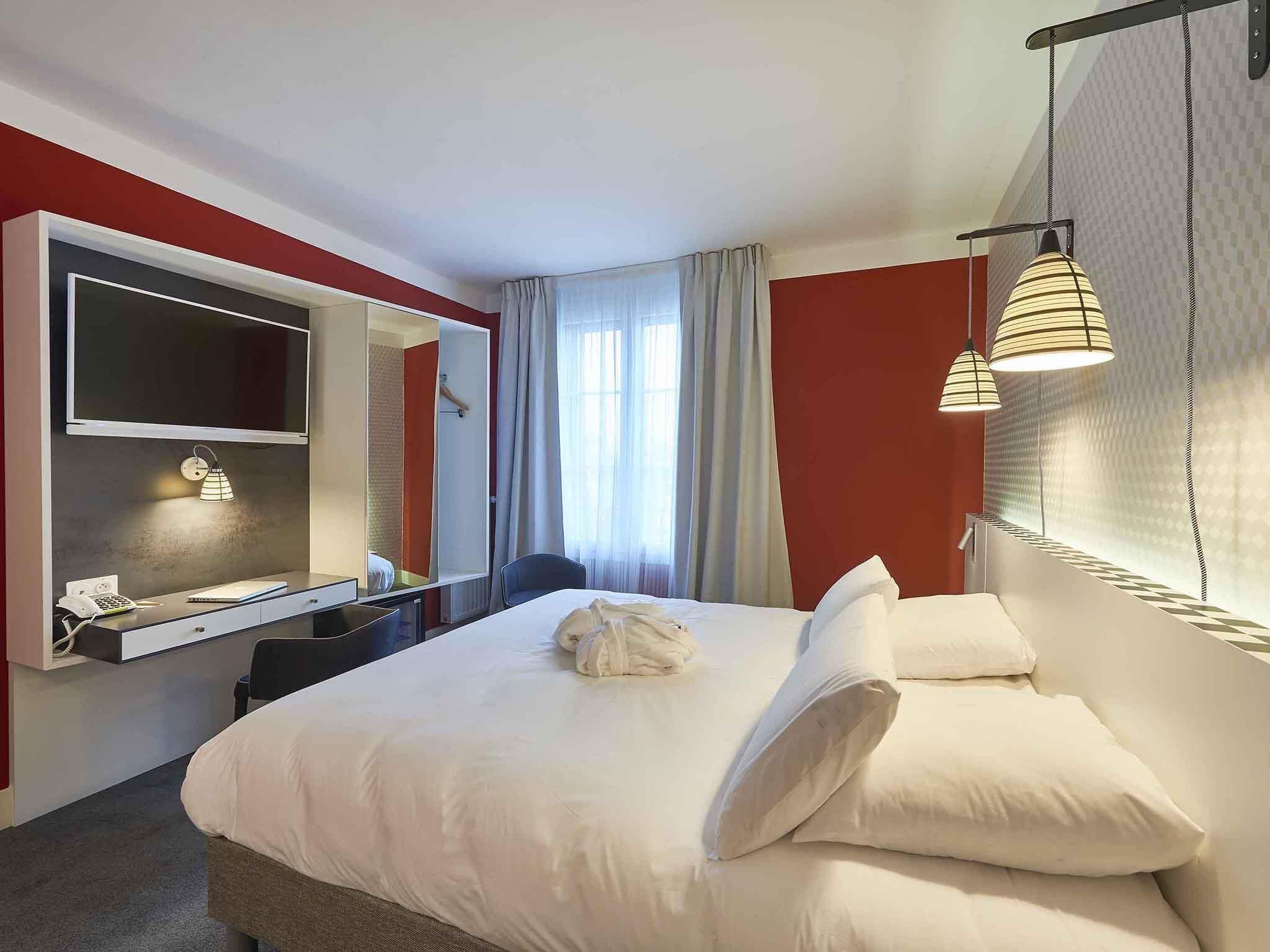 junior suite, 1 double bed with sofa bed | minibar, in-room safe, desk, soundproofing