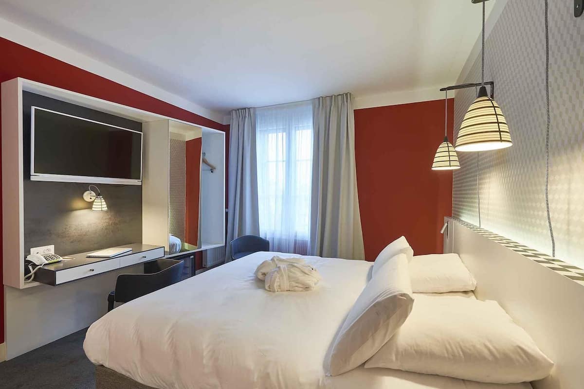 Suite junior, 1 cama matrimonial y sofá cama | Minibar, caja de seguridad en la habitación y escritorio