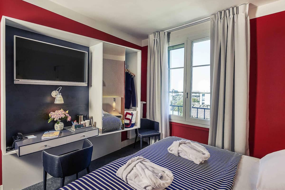 superior room, 1 double bed | minibar, in-room safe, desk, soundproofing