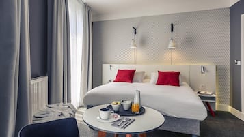 Privilege, Room, 1 Double Bed | Minibar, in-room safe, desk, soundproofing