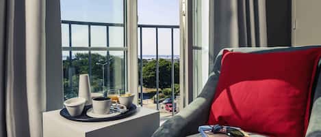 Suite, 1 Double Bed with Sofa bed | Minibar, in-room safe, desk, soundproofing