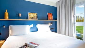 Privilege, Habitación, 1 cama doble | Ropa de cama de alta calidad, caja fuerte, escritorio