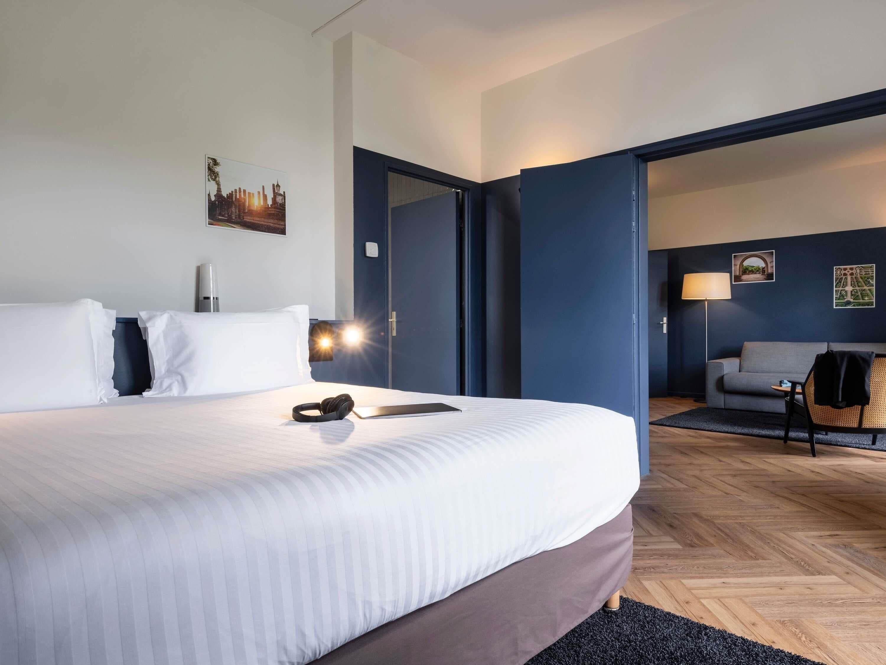 Suite – junior, 1 kingsize-seng med sovesofa | Sengetøy av topp kvalitet, safe på rommet og skrivebord