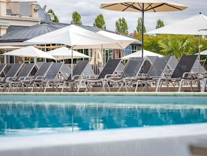 Pool - Mercure Chantilly Resort & Conventions (Vineuil-Saint-Firmin)