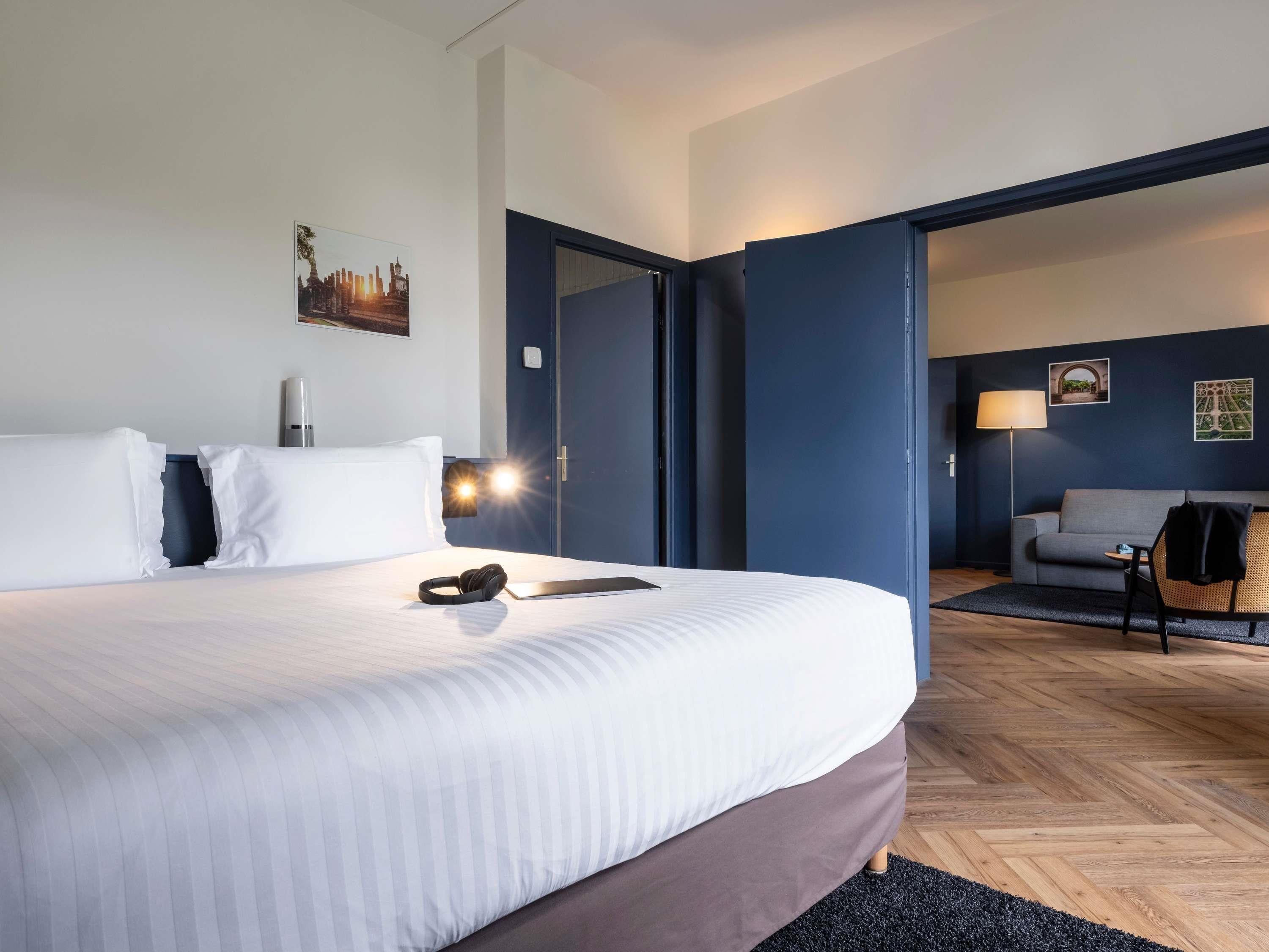 Junior Suite, 1 King Bed with Sofa bed