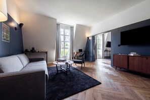 Habitación ejecutiva, 1 cama matrimonial | Ropa de cama de alta calidad y caja de seguridad en la habitación 