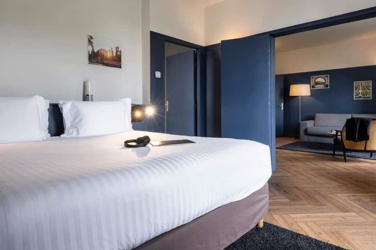 Junior Suite, 1 King Bed with Sofa bed