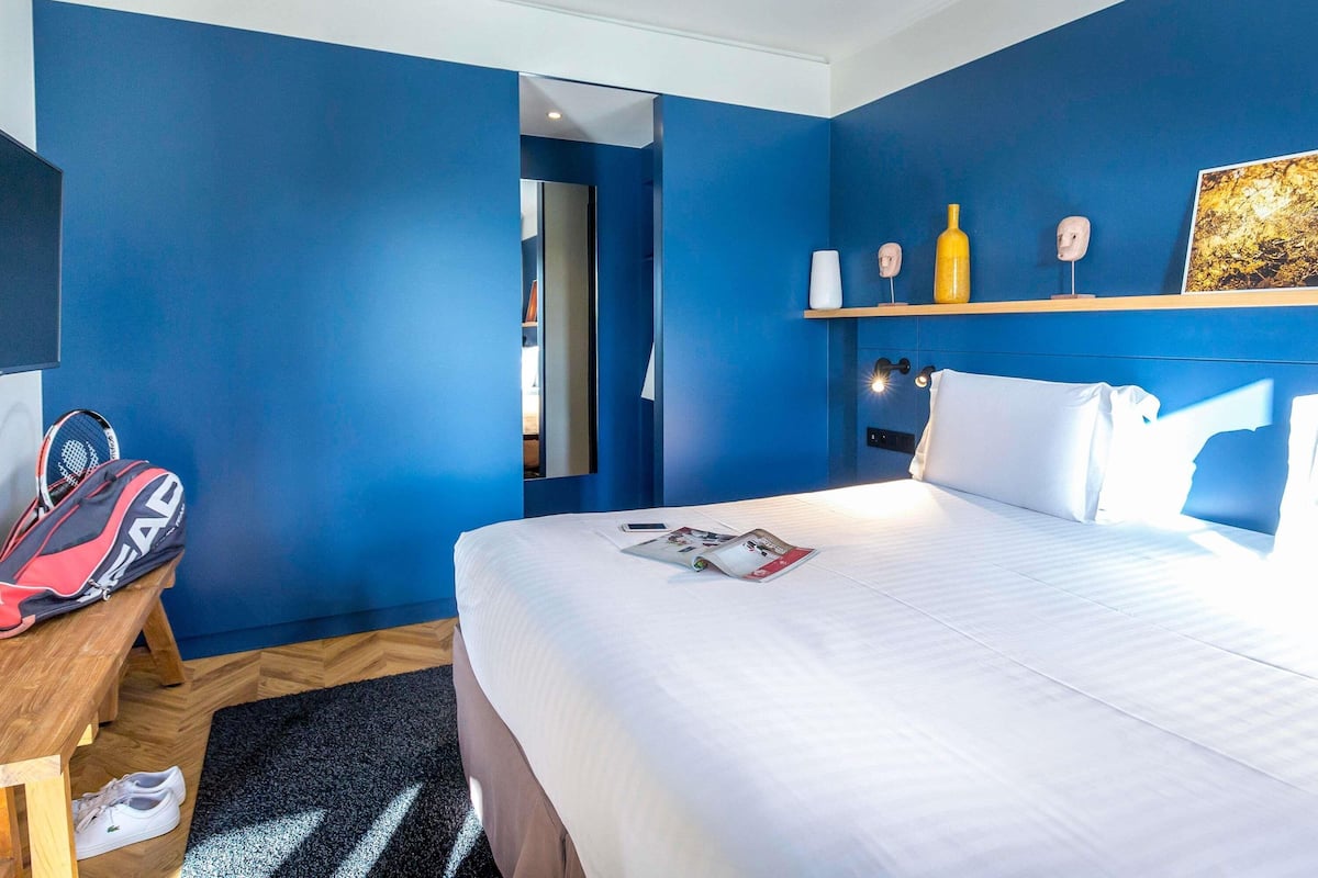 Privilege, Room, 1 Double Bed | Premium bedding, in-room safe, desk, laptop workspace