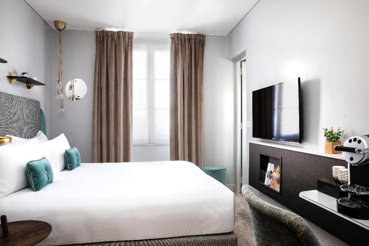 Premium bedding, Select Comfort beds, in-room safe, desk