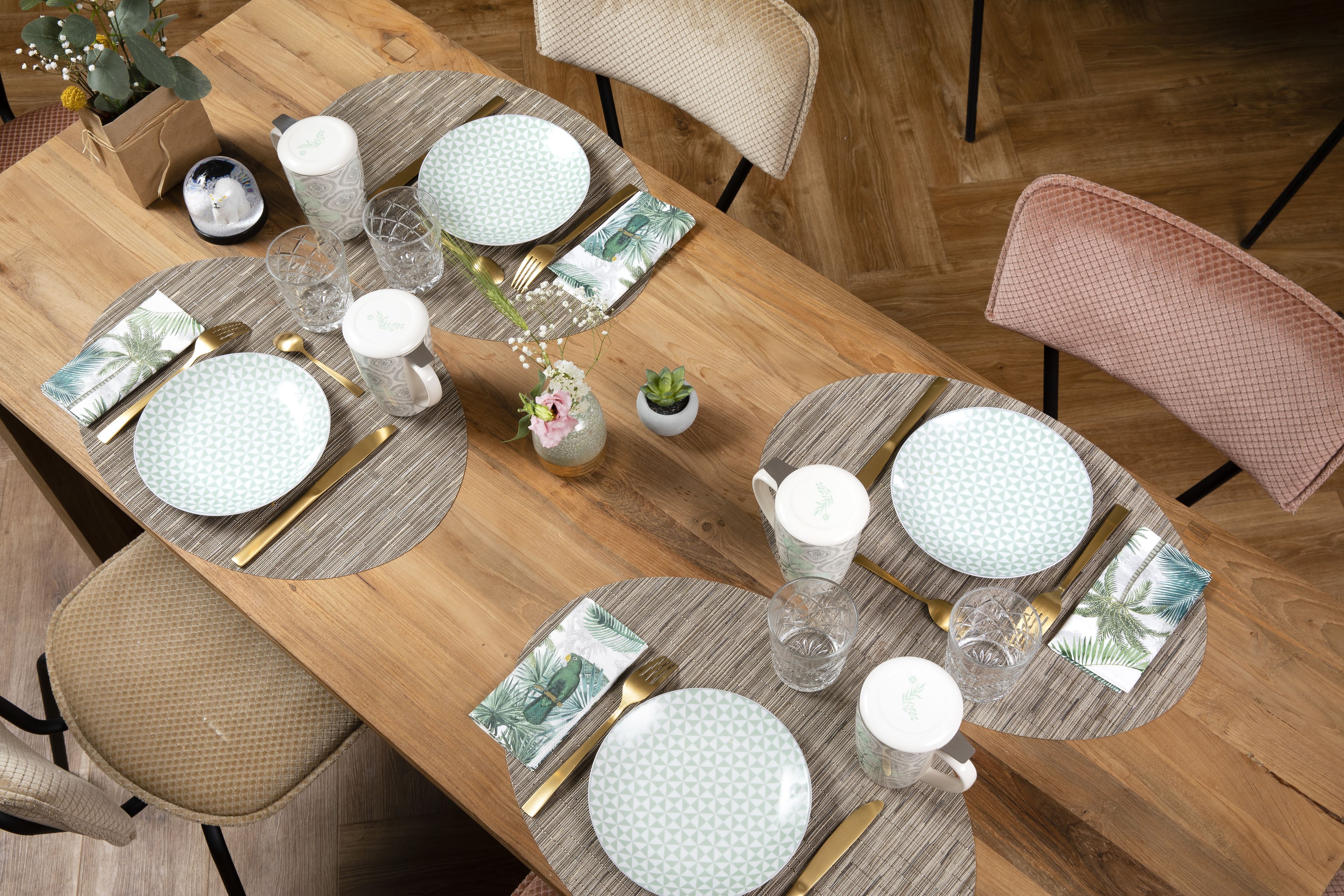 daily continental breakfast (eur 18 per person)