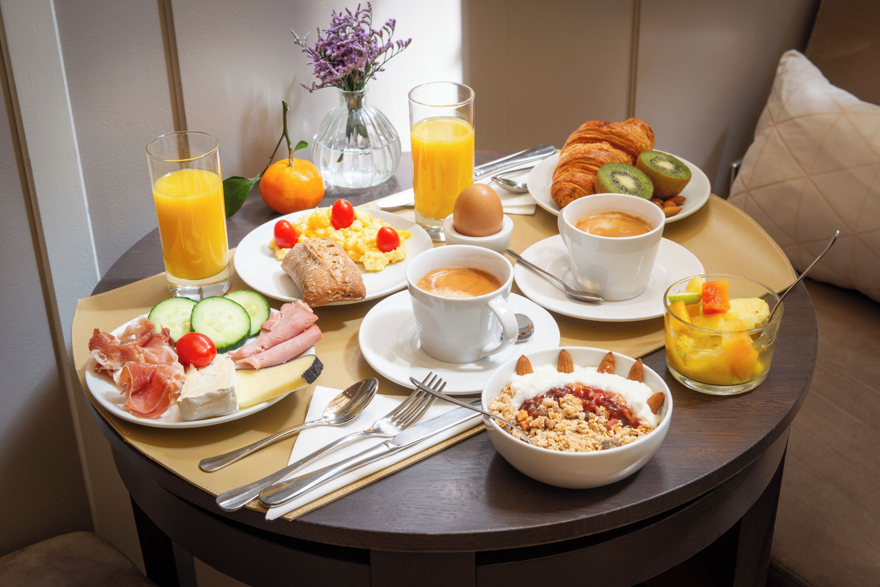 daily continental breakfast (eur 15 per person)