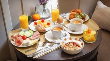 Daily continental breakfast (EUR 15 per person)